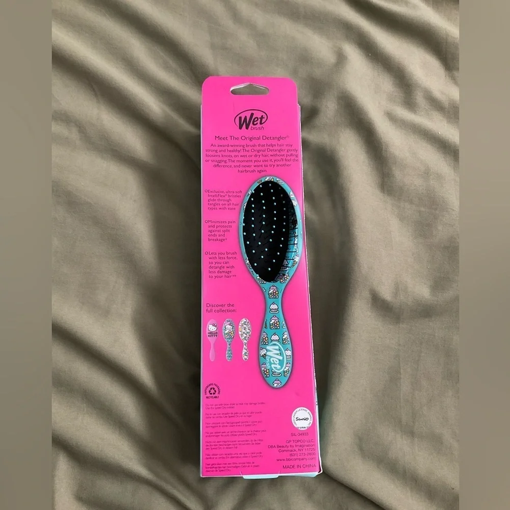 Hello Kitty Wet Brush‎ Detangler and Dermaplane & Scupt Razors